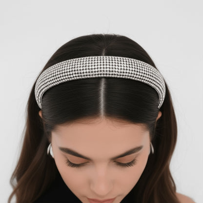 Woman wearing a decorative headband , VINTARAS BAROQUE RHINESTONE HEADBAND , with a plain background