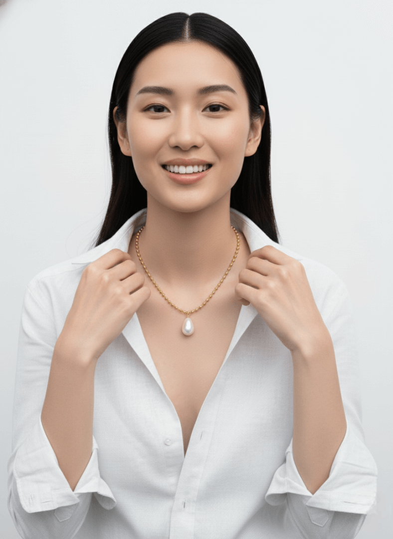 Woman wearing a pearl Vintaras Ingrid Necklace Gold against a white background