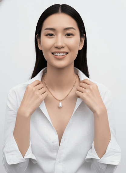 Woman wearing a pearl Vintaras Ingrid Necklace Gold against a white background