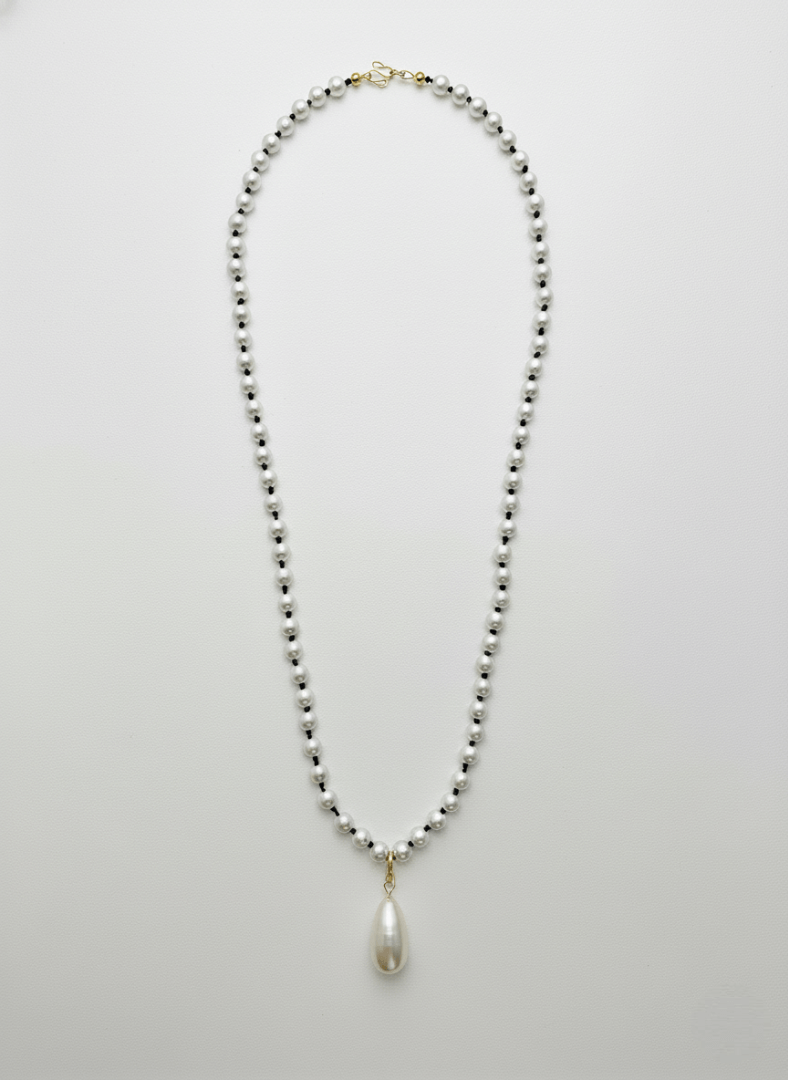 Vintage pearl necklace with a pendant, Vintaras Rita Pearl Necklace , on a light gray background