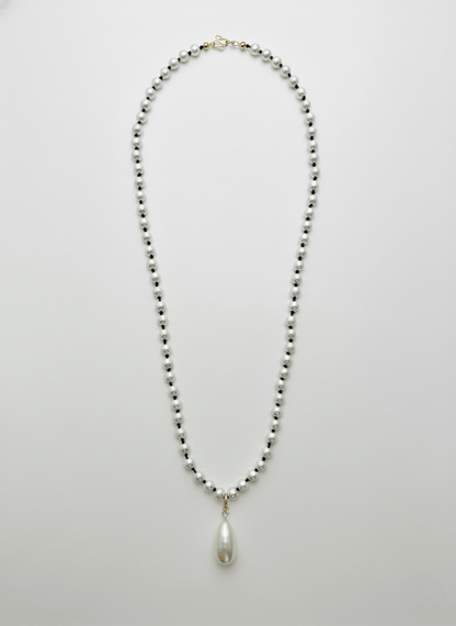 Vintage pearl necklace with a pendant, Vintaras Rita Pearl Necklace , on a light gray background